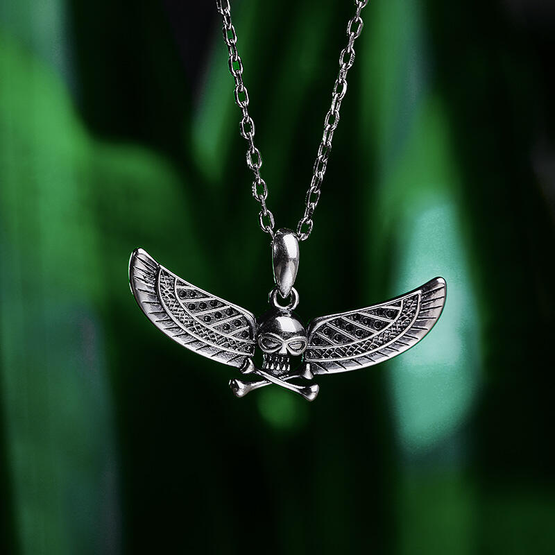 Jeulia Collana Teschio con Pirata e Ala in Argento Sterling