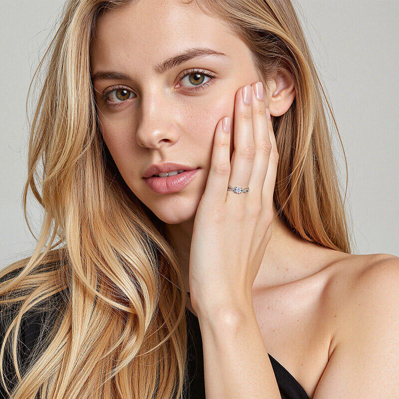 "Du Mein Ein und Alles" Verlobungsring 0,35 ct Asscher-Schliff mit Seitensteinen