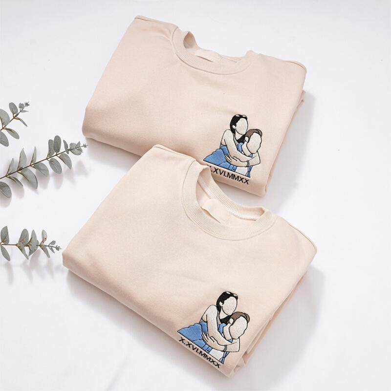 Sweatshirt personnalisé brodé pour un couple Photo couleur et date en chiffres romains Cadeau idéal pour l'amour
