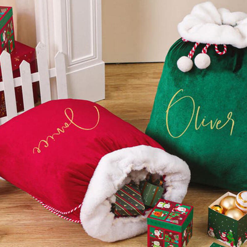 Personalisierte Weihnachtsgeschenktüten mit individuellen Namen für Kinder