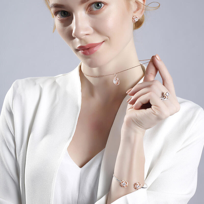 Jeulia Knot of Love Bangle