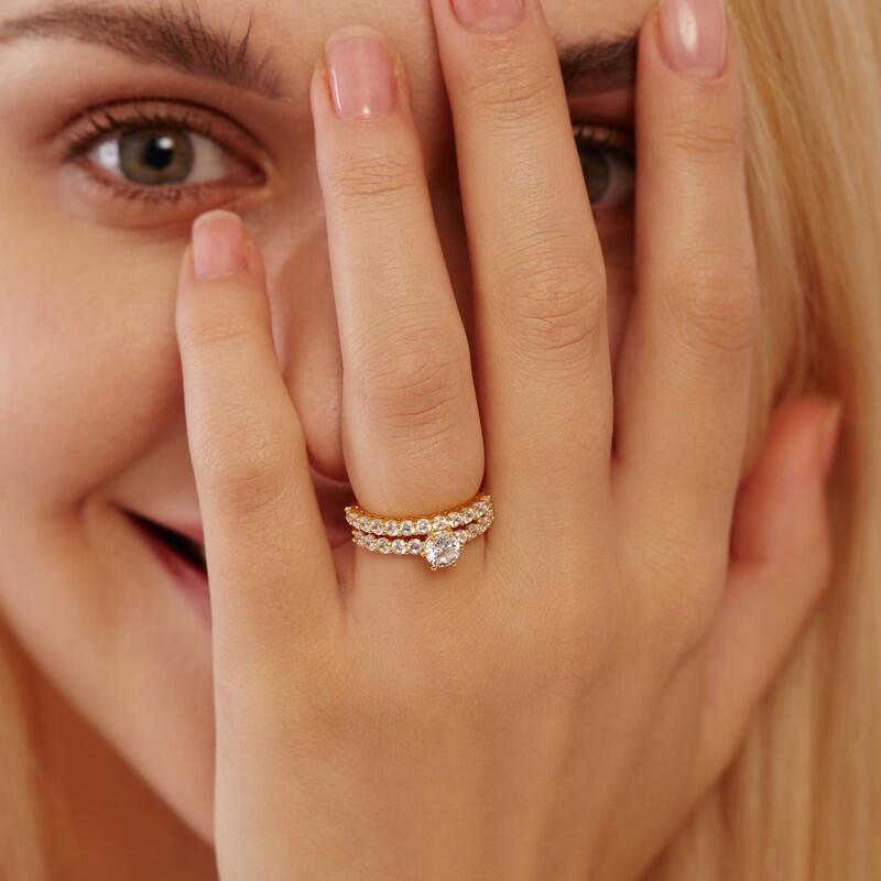 "Out Of My Control" Round Cut 2pcs Bridal Set