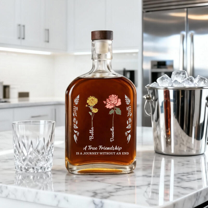 Botella de whisky con nombre personalizado y flores de nacimiento personalizadas. Regalo creativo para amigos.