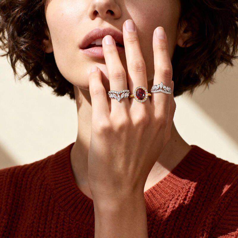 Jeulia Gorgeous Halo Oval Cut Red Stone Ring Set 3PCS