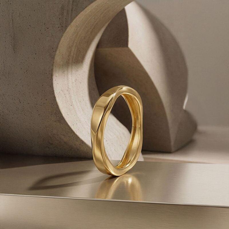 Jeulia Simple Mobius Gold Wedding Band for Men