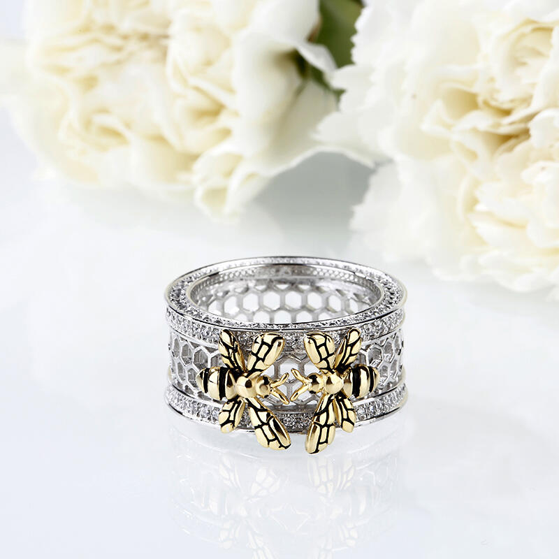 Jeulia Two Bee Honeycomb Sterling Silver Women's Band