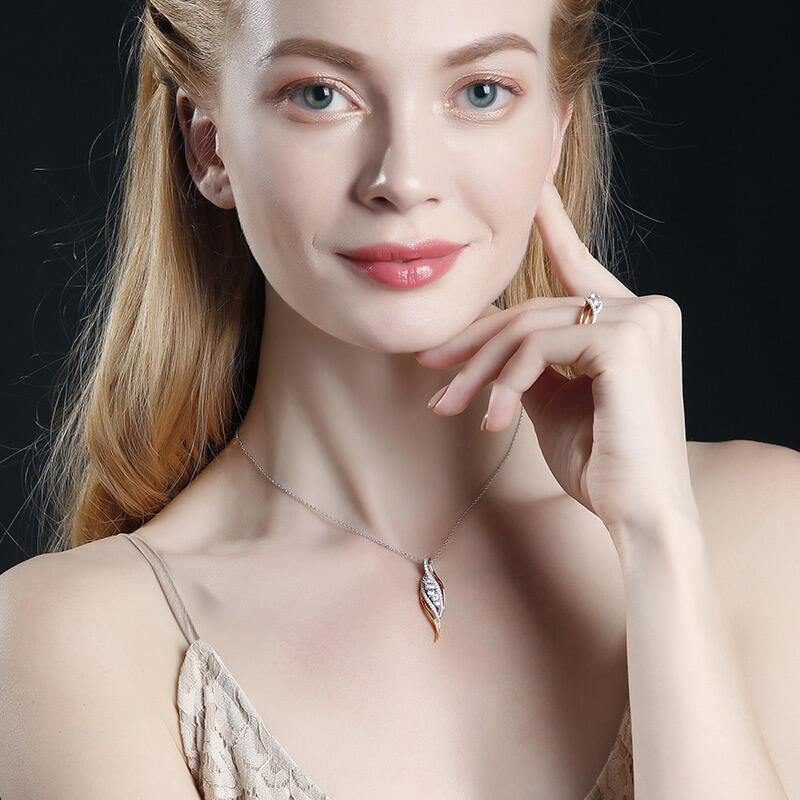 Jeulia Dainty Tri-Tone Necklace