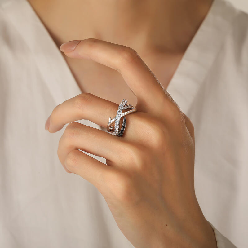 Jeulia Anillo Infinito Bicolor de Espinas Entrelazadas en Plata Esterlina