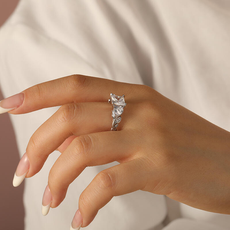 Jeulia Twist Leaf Vine Heart Design Three Stone Engagement Ring