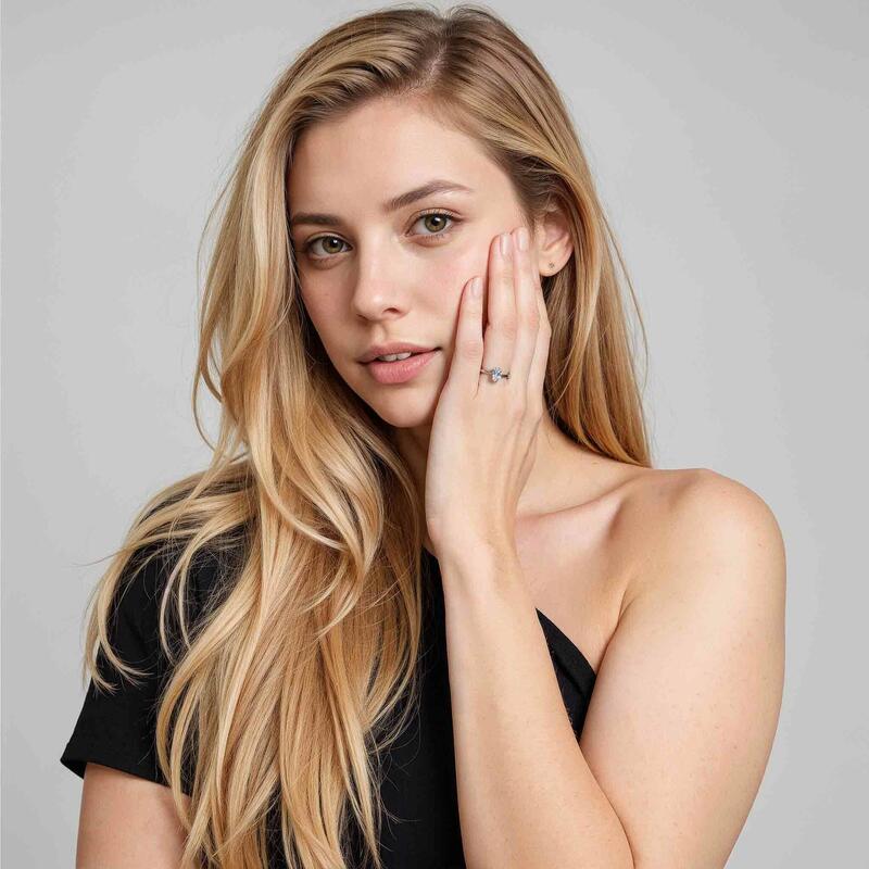 "Meine ganze Welt" 0,8ct Langkissen-Schliff Solitär Verlobungsring