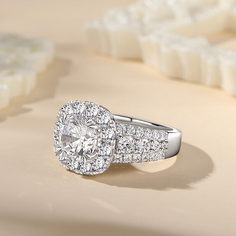 Pierścionek Srebrny z Okrągłym Szlifem Aureola