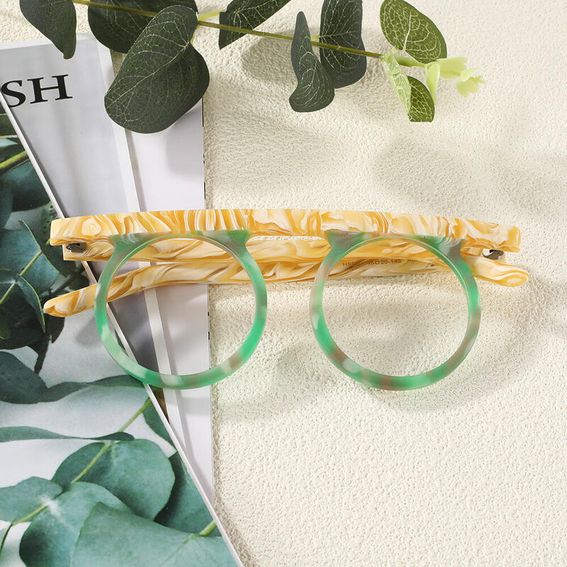 Danielle Runde Grüne Brille