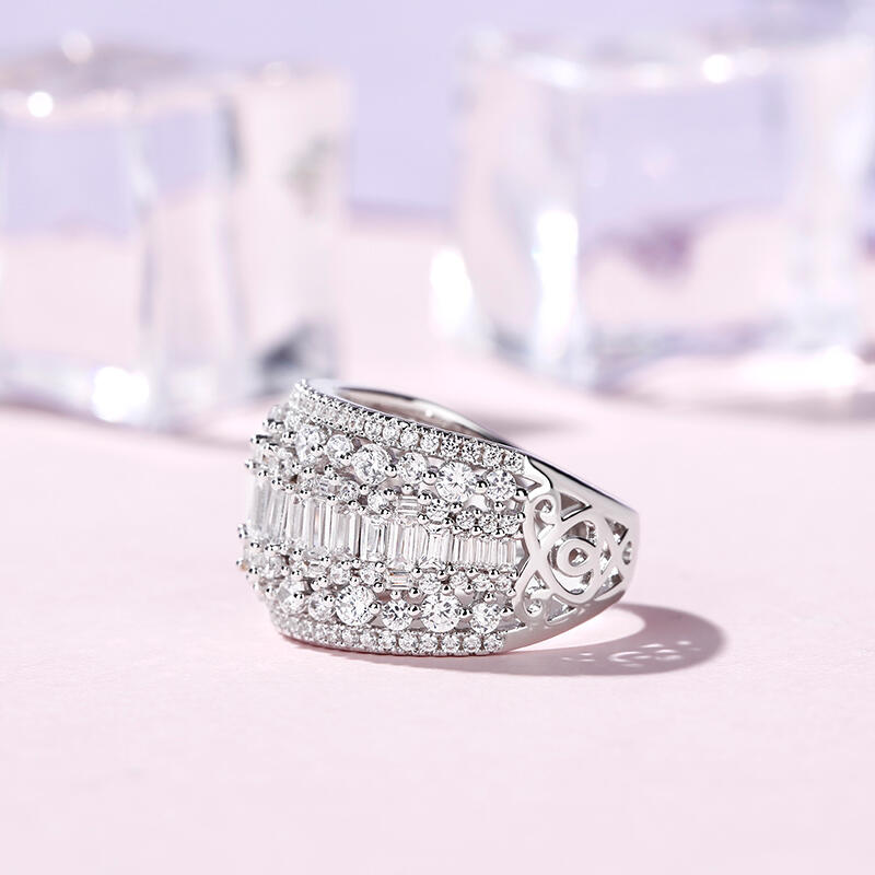 Jeulia Classic Emerald and Round Cut Sterling Silver Band