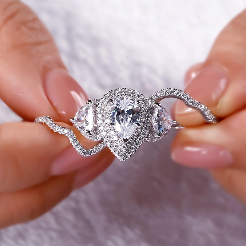 Anillo Con Doble Halo De Corte Pera En Plata De Ley