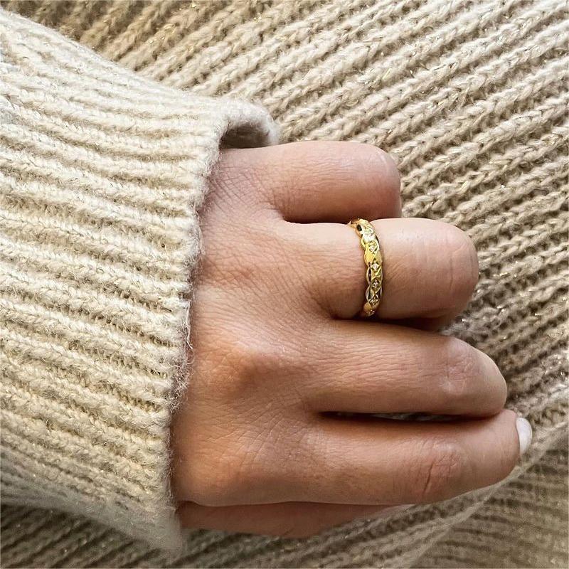 Jeulia Anillo dorado para mujer con diseño geométrico de plata de ley