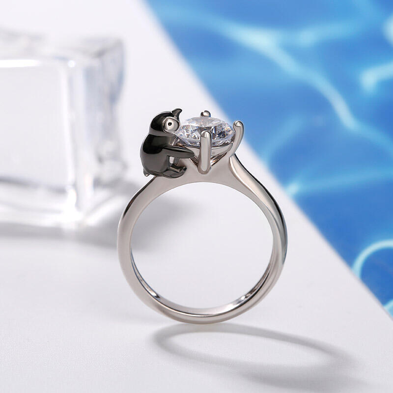 Jeulia Hug Me "Keep Your Cool" Penguin Round Cut Sterling Silver Ring