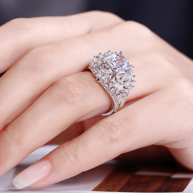 Jeulia Anillo de Plata Esterlina con Corte de Cojín Floral