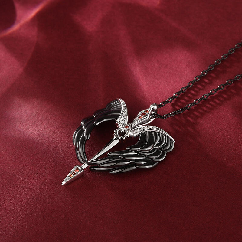 Jeulia Collar de Plata de Ley con Diseño de Alas Negras Estilo Halloween