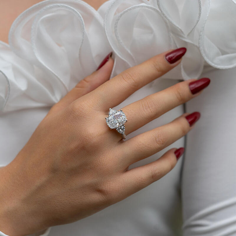 Jeulia Anillo de Plata de Ley con Tres Piedras de Forma Oblonga Gruesa