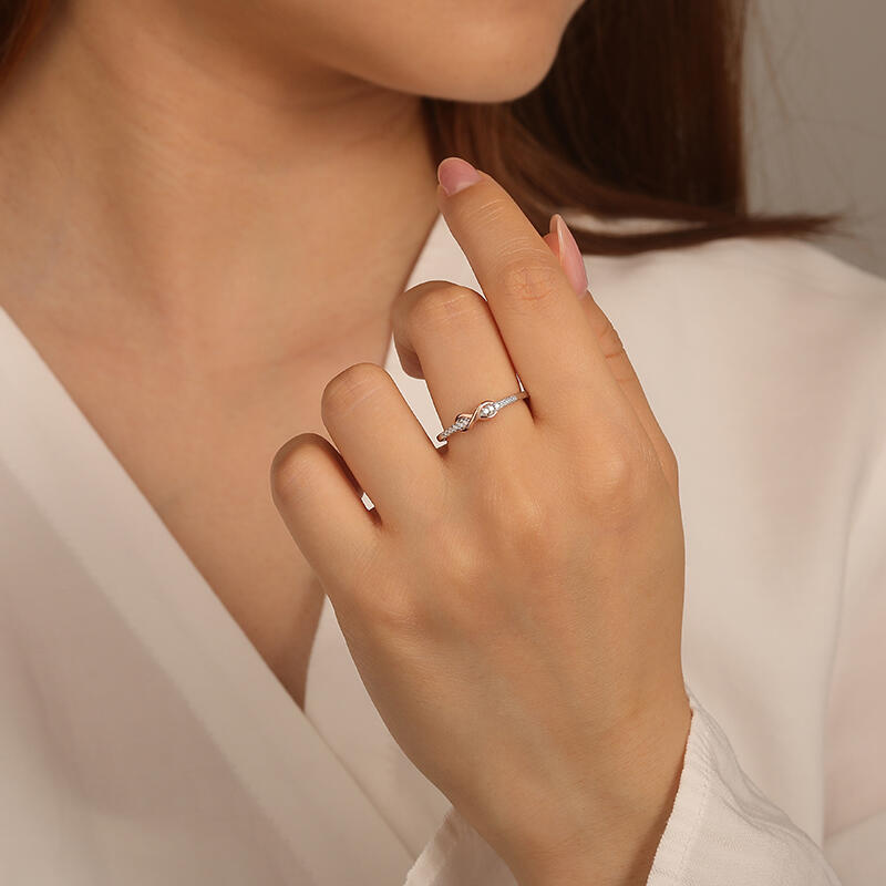 Jeulia Anillo de Compromiso con Nudo Infinito de Plata de Ley