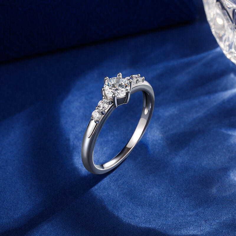 Jeulia Custom Simple Round Engagement Ring with Side Stones