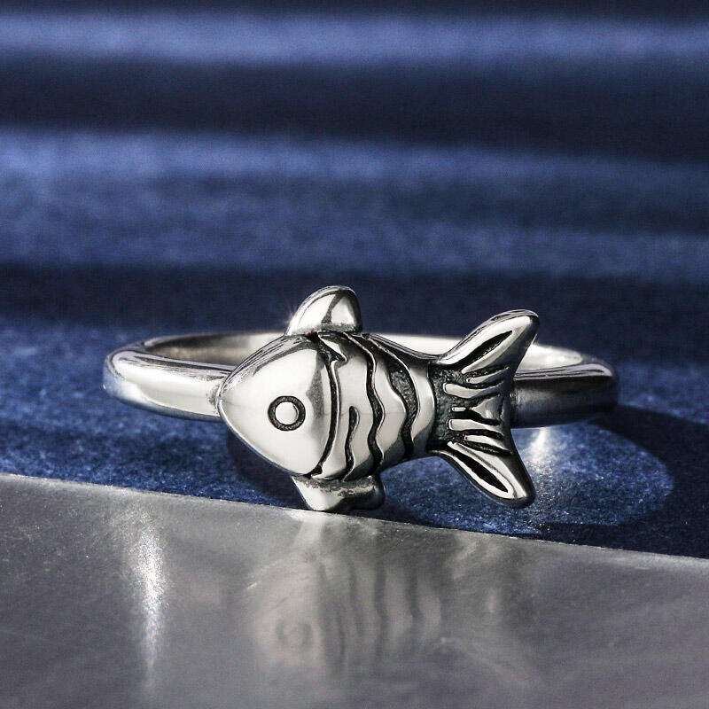 Jeulia "Petite Fish" Sterling Silver Ring