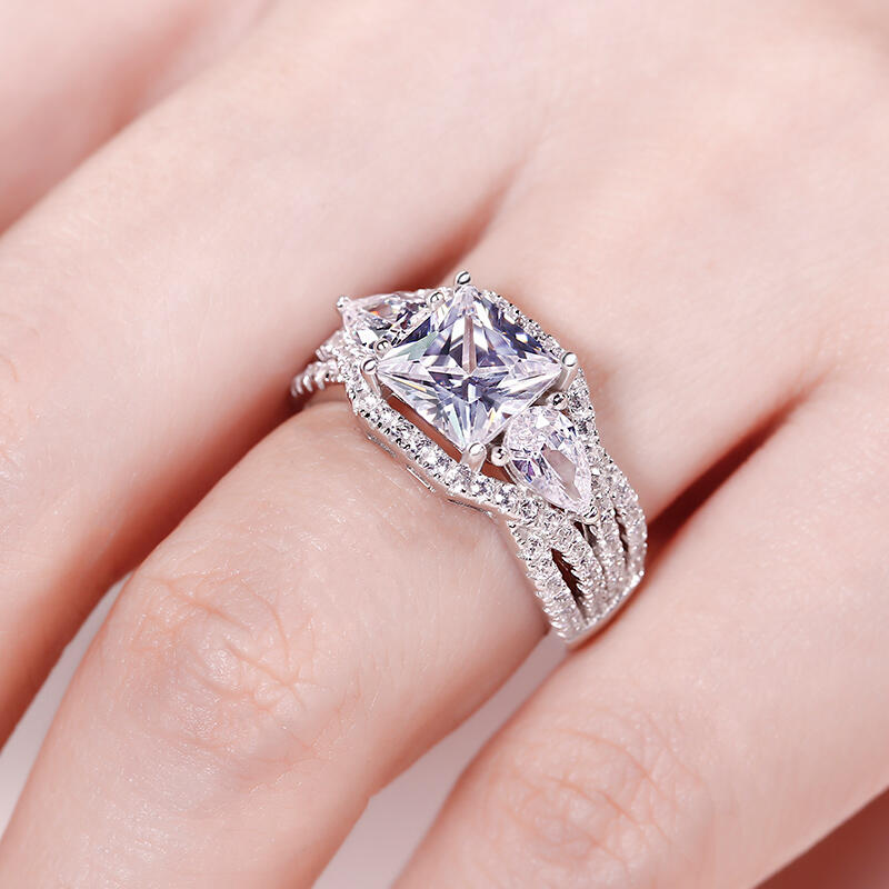 Jeulia Three Stone Princess Cut Sterling Silver Ring
