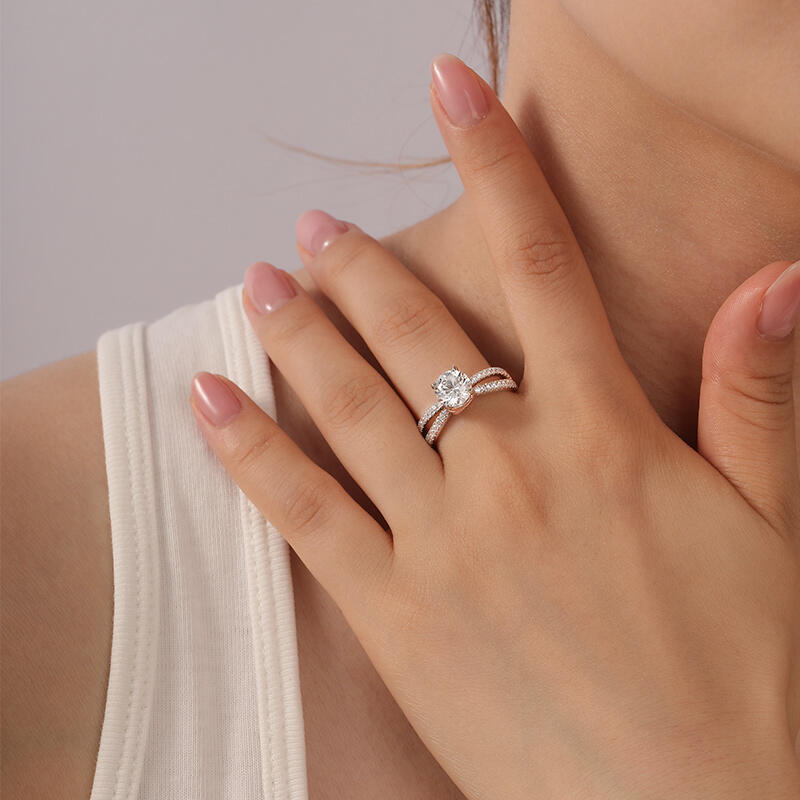 Jeulia Anillo de Compromiso Personalizado X Cruz con Corte Redondo en Plata Esterlina