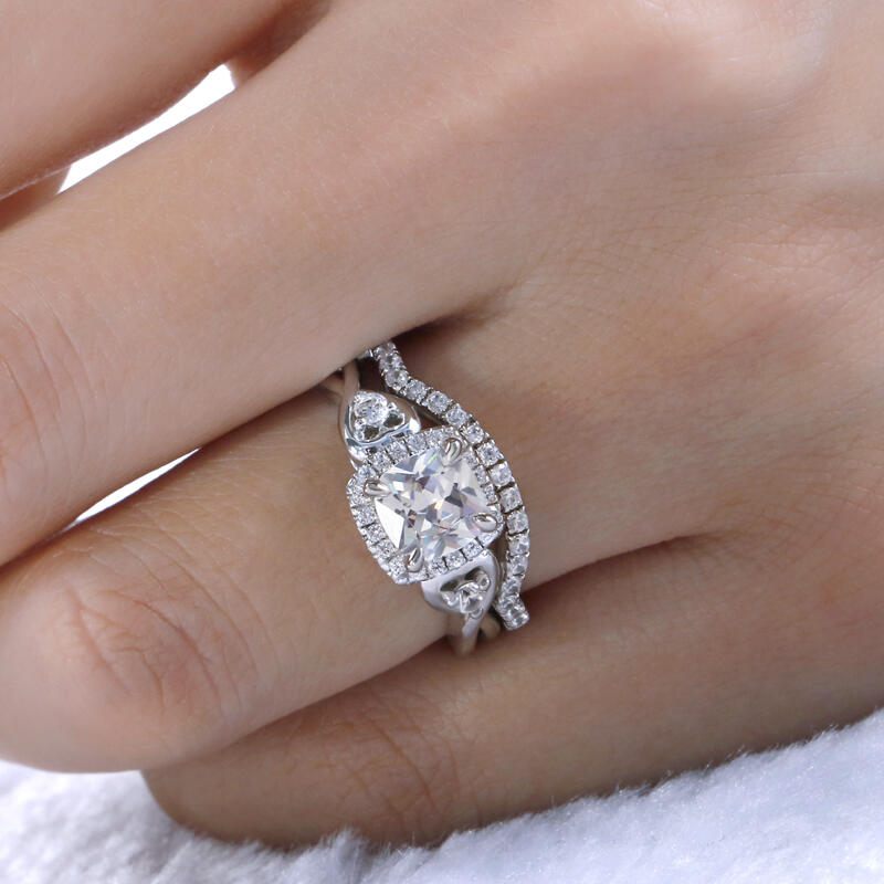 Anillo De Compomiso Con Halo De Corte Cojín En Plata 925 De Ley