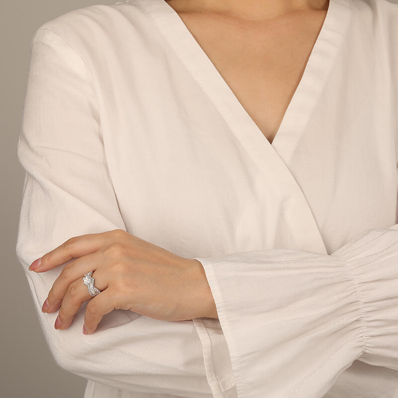 "Versprechen der Zukunft" Radiant-Schliff Seitenstein-Verlobungsring