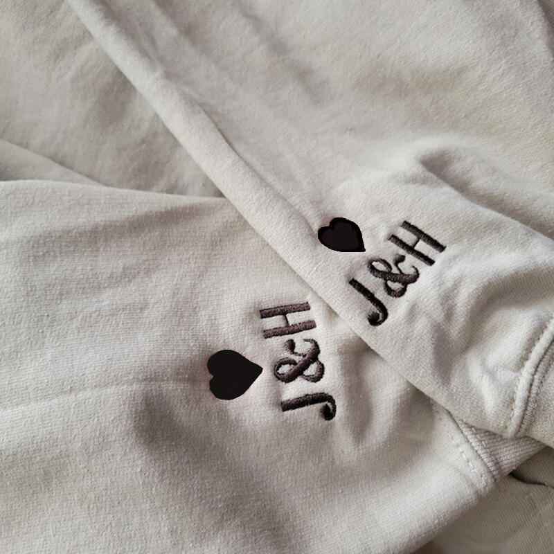 Gepersonaliseerde hoodie met geborduurde steek en engel met aangepaste Romeinse cijferdatum voor het jubileum van de geliefde
