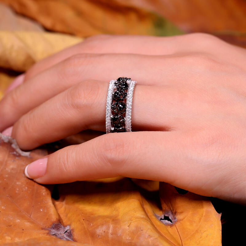Jeulia Anillo de calavera negra con halo de plata para mujer