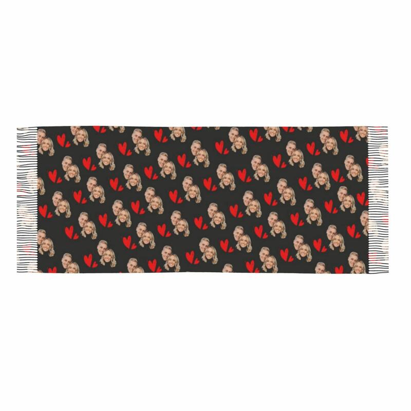 Bufandas personalizadas con corazones y fotos de pareja: el regalo perfecto para San Valentín