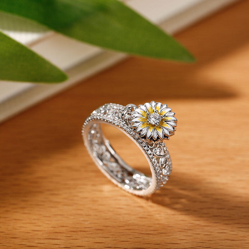 Jeulia "Margarita" Anillo de plata de ley con corte redondo torcido