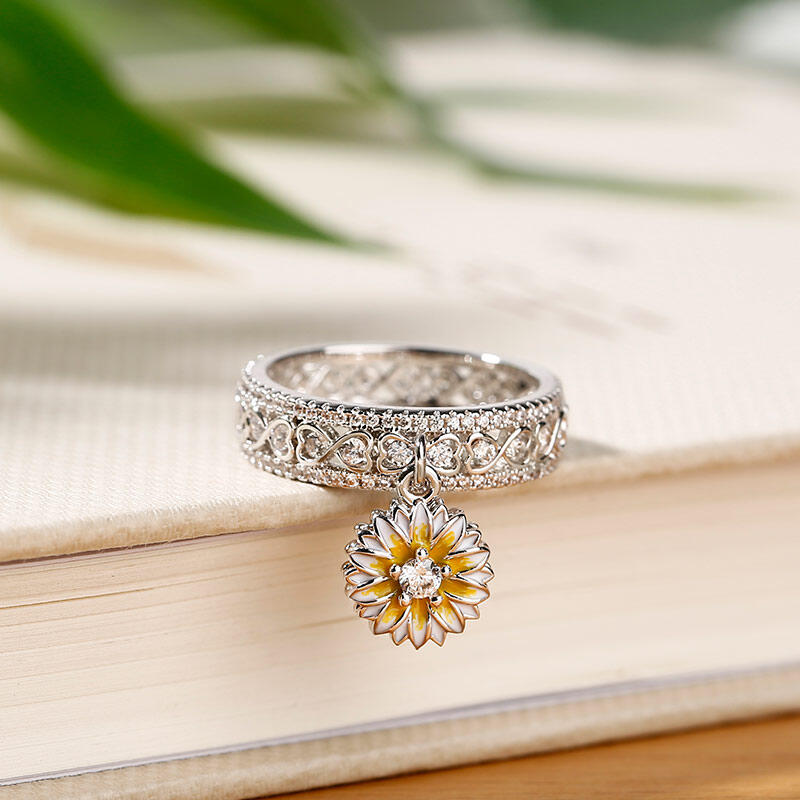 Jeulia "Margarita" Anillo de plata de ley con corte redondo torcido