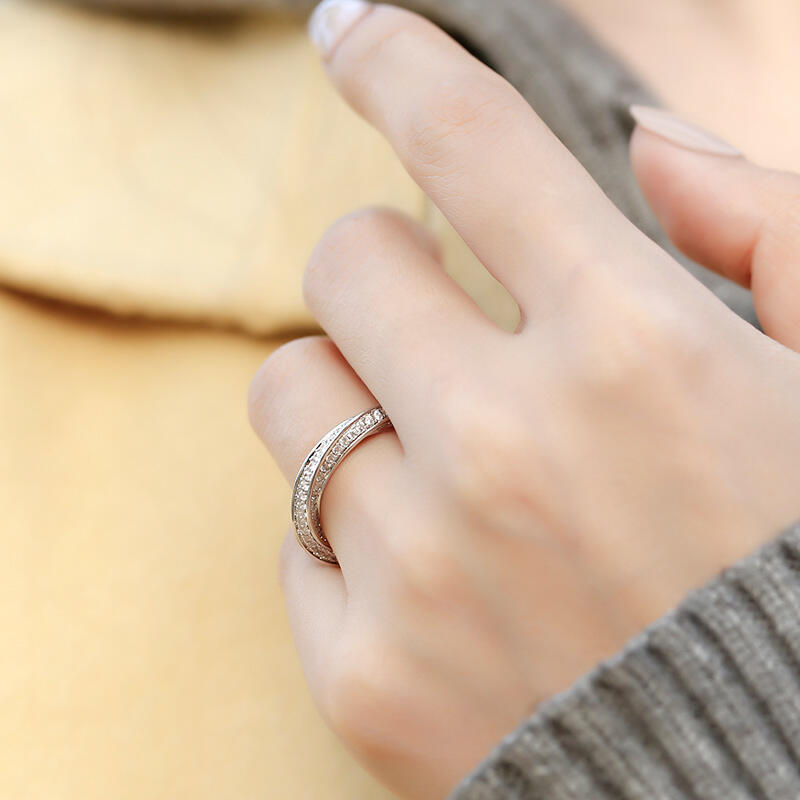 Jeulia Simple Twist Design Sterling Silver Women's Band