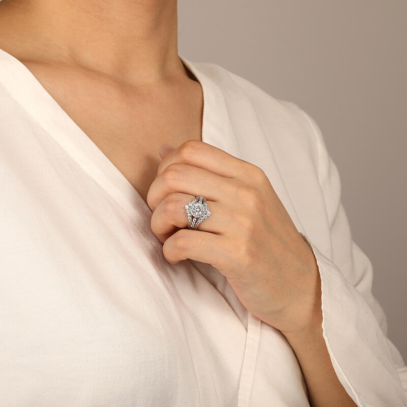 "Better Now" Round Cut Cluster Bridal Set