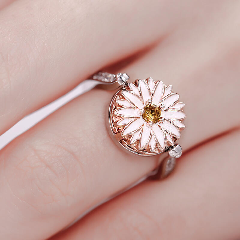 Jeulia "Blooming Daisy" Sterling Silver Personalized Photo Ring (With A Free Chain)