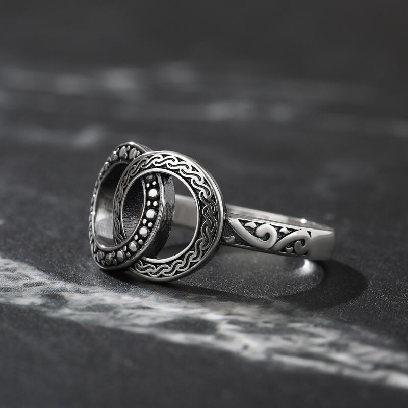 Jeulia Anillo de plata de ley con círculos entrelazados