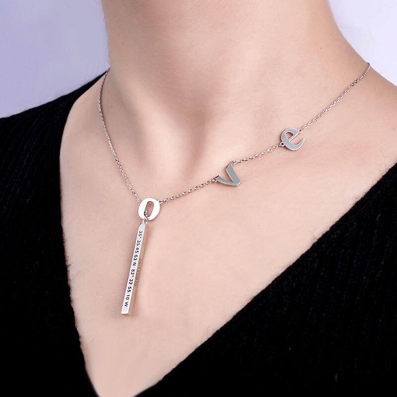 Jeulia Collier Barre Verticale Personnalisé en Argent Sterling