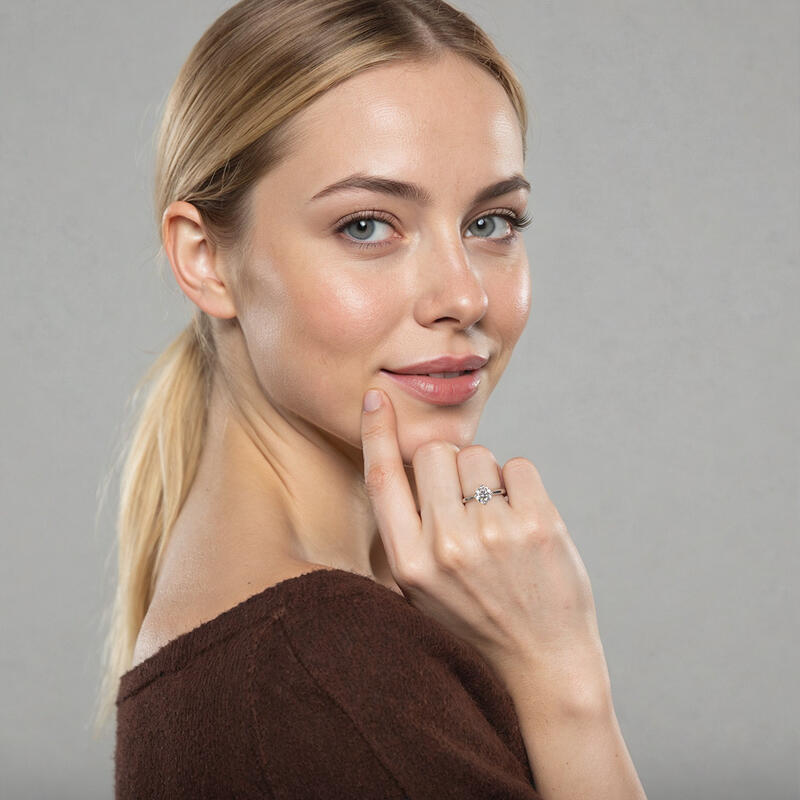 "Herz meines Sterns" Rundschliff Verlobungsring mit Seitensteinen