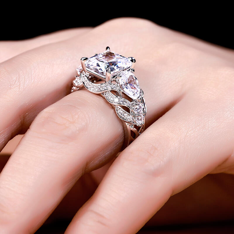 Jeulia Vintage Three Stone Princess Cut Sterling Silver Ring