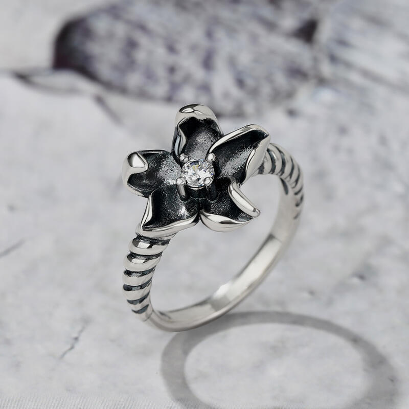 Jeulia Anillo de flor grande de plata vintage para mujer