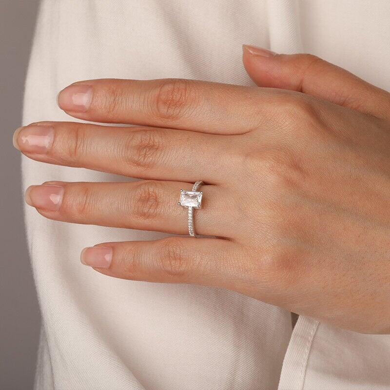 Jeulia Anillo de Compromiso de Plata de Ley con Corte Esmeralda