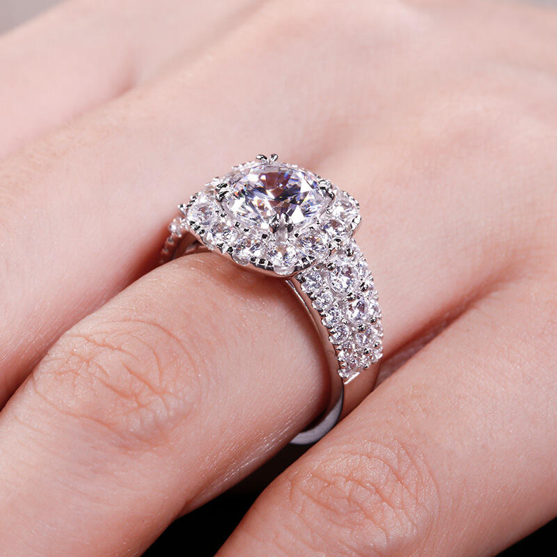 Pierścionek Srebrny z Okrągłym Szlifem Aureola