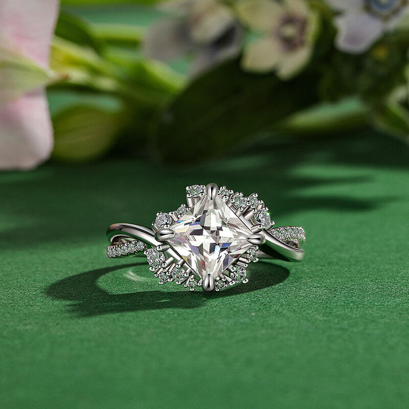 Jeulia Olivetta Twist Princess Cut Engagement Ring