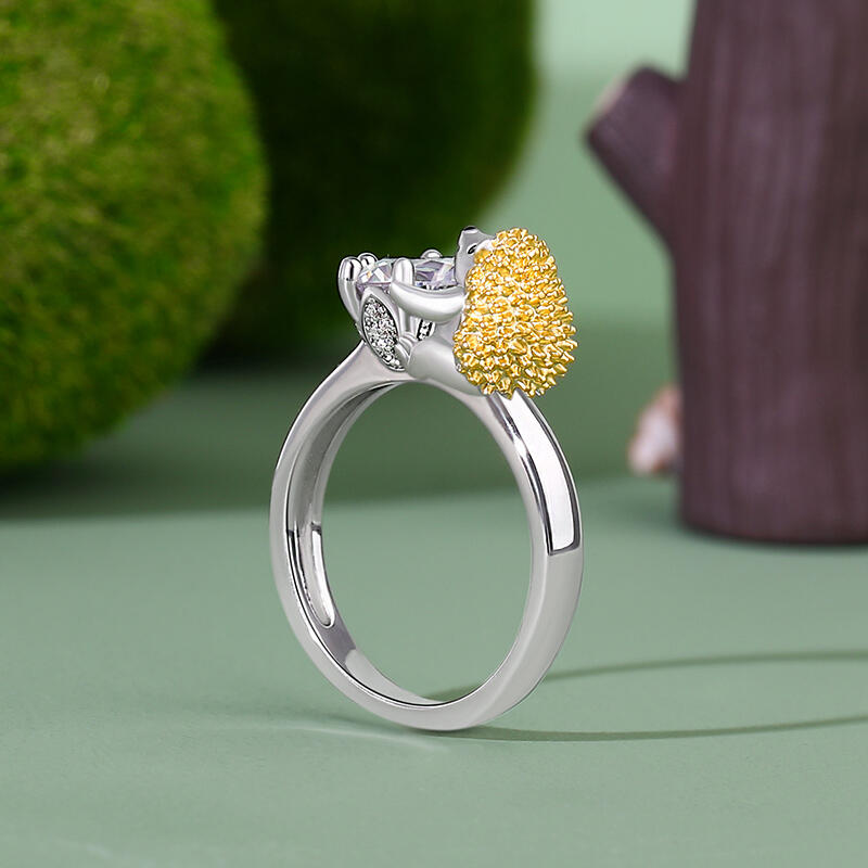 Jeulia Hug Me "Prickly Cutie" Hedgehog Round Cut Sterling Silver Ring