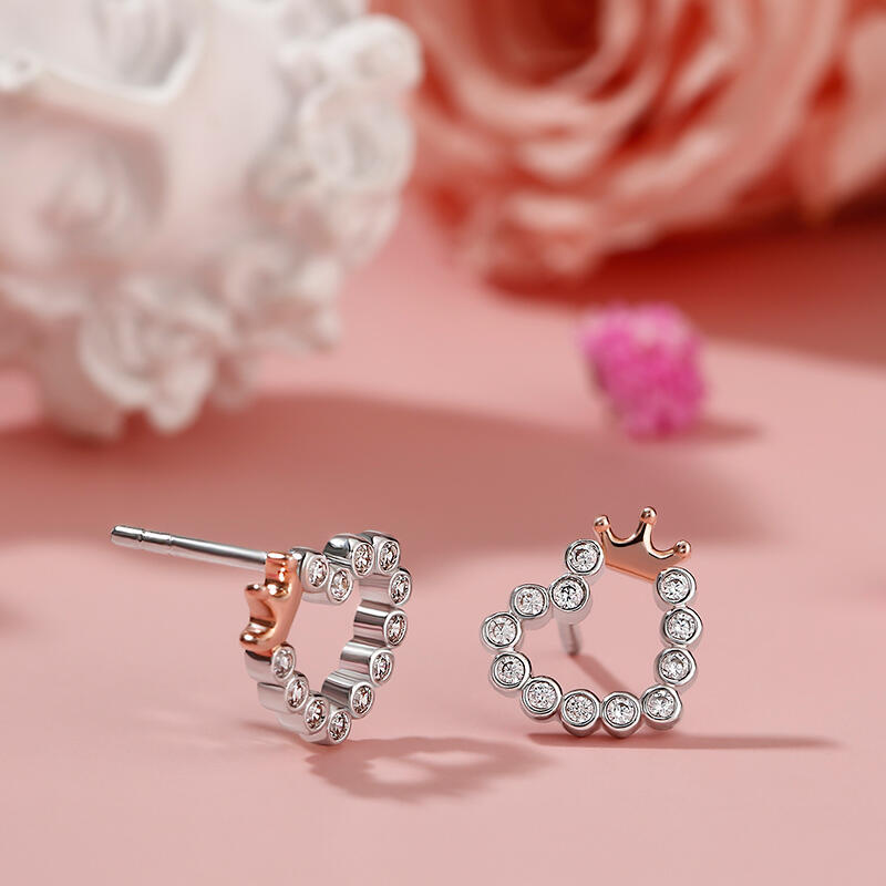 Jeulia Pendientes de niños en forma de corazón con corona de plata de ley