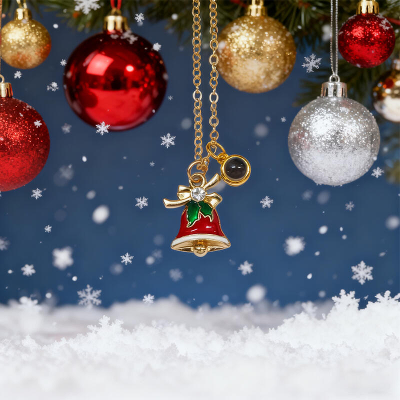 Personlig julklocka med projektionsbildhalsband som julklapp till flickor