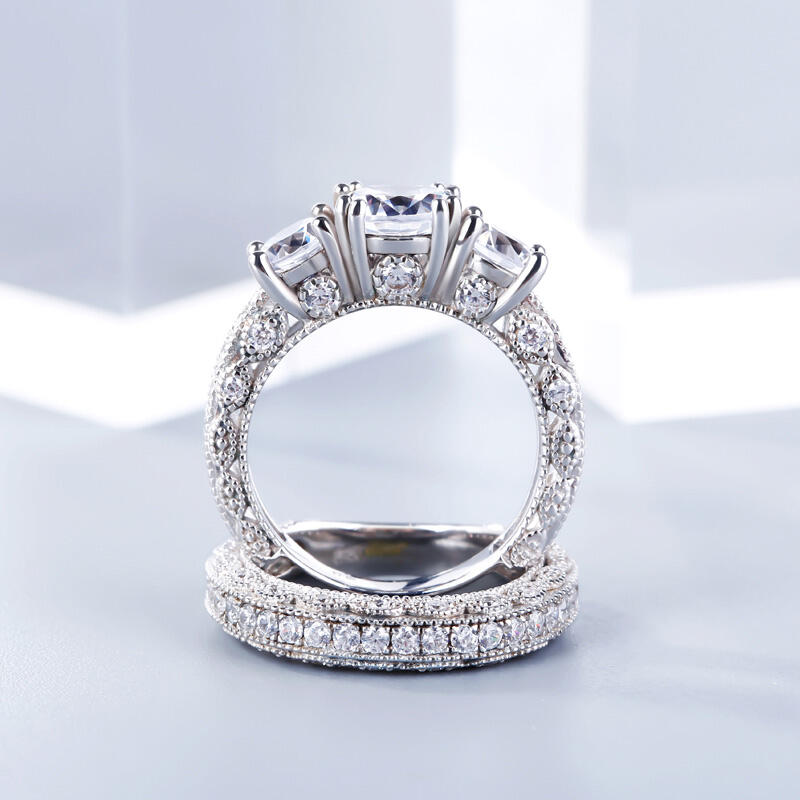 جوليا طقم خواتم بقطع دائري الفضة الإسترليني بثلاثة أحجار على شكل مسنن